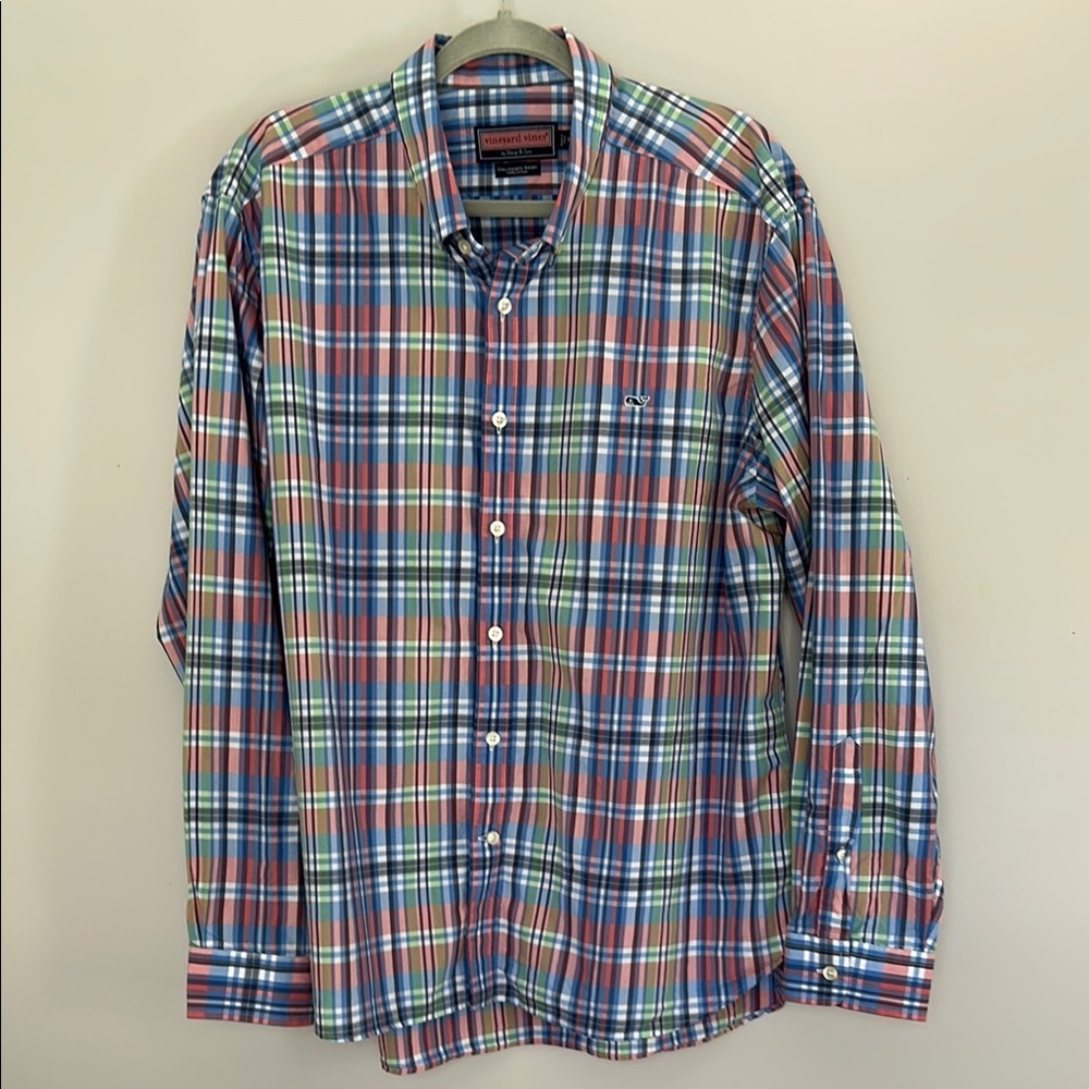Vineyard Vines Men’s Collegiate Button Down Shirt